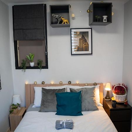 Metro Lux Home Apartment Varsavia Esterno foto