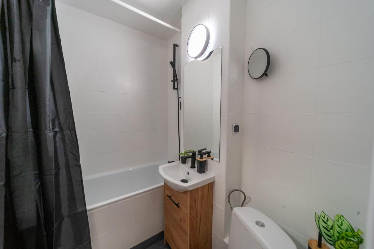 Metro Lux Home Apartment Varsavia Esterno foto