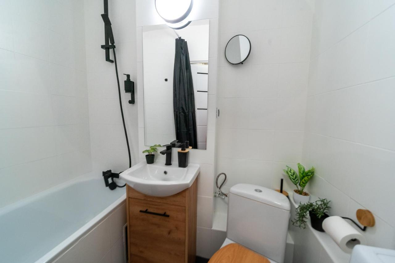 Metro Lux Home Apartment Varsavia Esterno foto