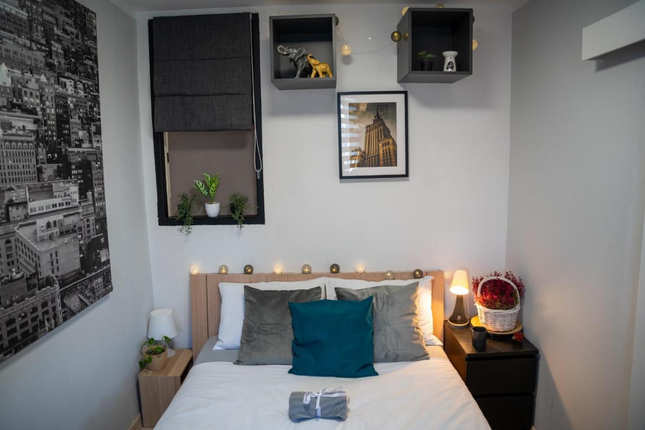Metro Lux Home Apartment Varsavia Esterno foto